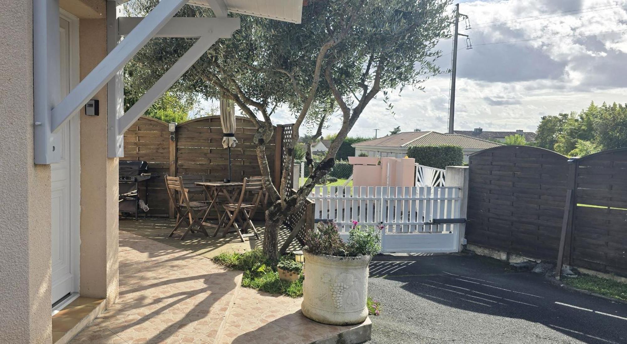 Saint-André-de-Cubzac Welcome Logement Avec Terrasse Proche Bordeaux מראה חיצוני תמונה